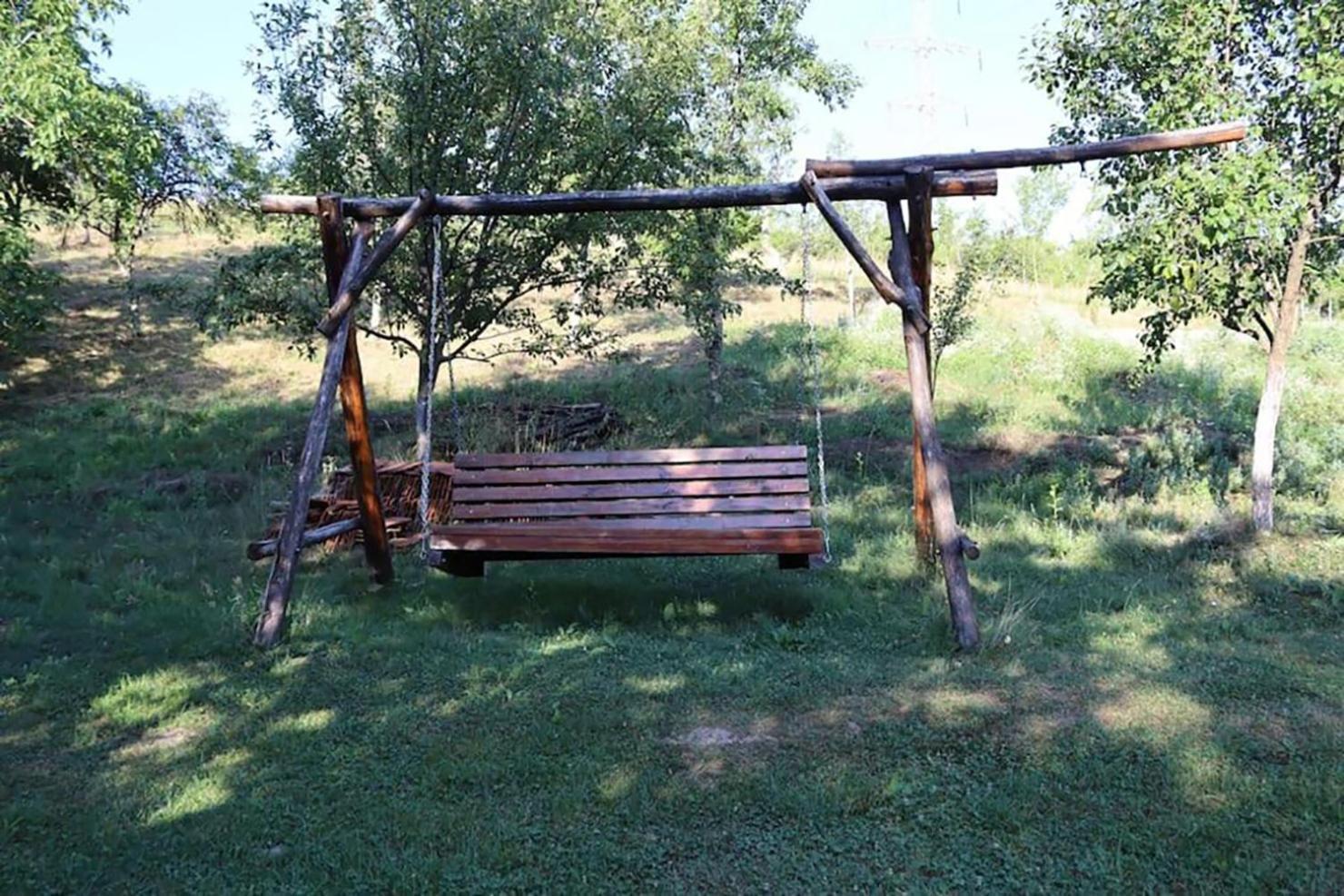Salas U Bregu In Cheile Carasului Crasova Zewnętrze zdjęcie